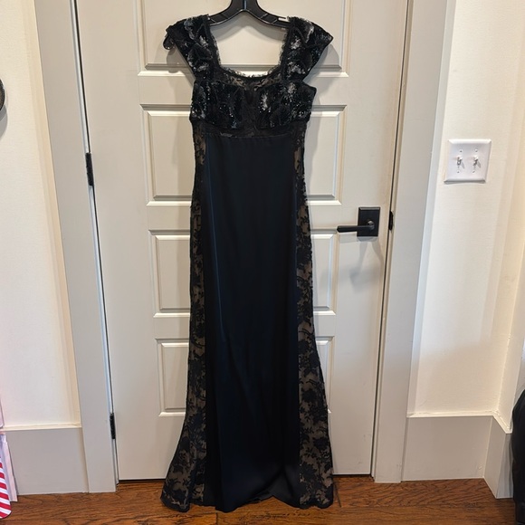 Georges Chakra Custom Black Lace & Sequin Gown - Picture 3 of 11
